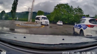 Dairəyə “protiv” girən sürücü DYP maşınını görüb dayandı    - VİDEO