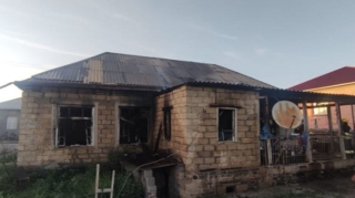 Naxçıvanda kişi öz evini yandırdı - 3 saat sonra öldü 
