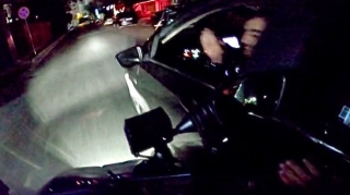 Qayda pozan  moped sürücüsü avtomobili saxladıb dava etdi    - VİDEO